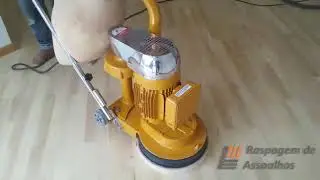 Raspagem de tacos e assoalhos sem pó com equipamentos adequados 10 2019