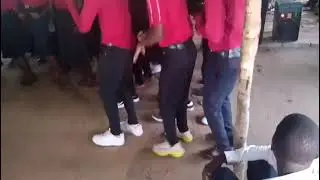 Jovens da IUBM Alto Molocue Zambézia local natxoa no convívio província molevala 862400079