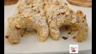 Haselnusskipferl/ Hazelnut Cookies