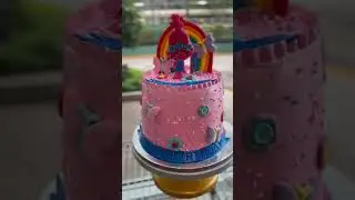 Queen Poppy Cake