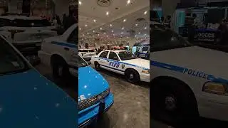Ford Crown Vic полиции Нью-Йорка на международном автосалоне в Мидтауне, Манхэттен, Нью-Йорк