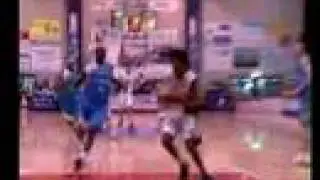Assist di Pascal Roller, schiacciata di Erik Daniels (Angelico Biella)
