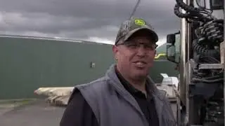 Thorsten Eckert entladen bei der Biogasanlage