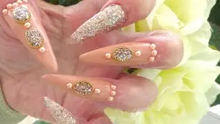 VINTAGE CAMEO SHELL ( Acrylic & Gel )