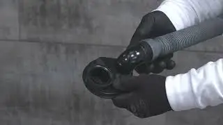 Install an extra-flat drainpipe and its flexible hose on a bathtub (21)