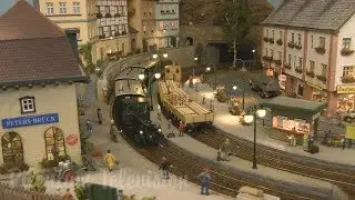 Прекрасная модель железной дороги с не менее 100 деталей в шкале HO