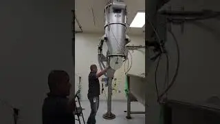 VAC-U-MAX ColumnLift(TM) Vacuum Conveying System with lift frame and swivel capabilities