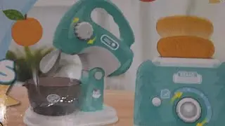 Playing Food mixer toy 