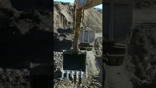 Big bucket at the quarry #excavator #digger