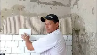 Como assentar Metro White na parede da cozinha passo a passo.