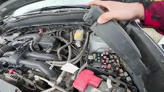 Расположение блока предохранителей в моторном отсеке Subaru Forester IV (2012-2018)