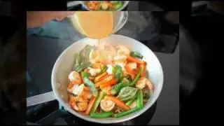 THAI FOOD Shrimp Panang Curry with a touch of Peanut butter!