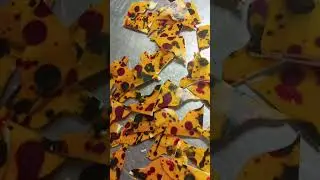 Chocolate #garnishing with cocoa butter colour.cake decorating garnish. video=4