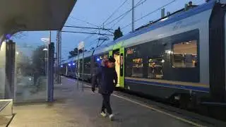 arrivo e partenza dell'etr 425 112 a Castagneto Carducci