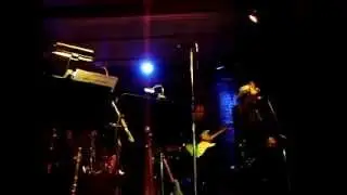 Walk On By - Thee Midniters feat. Larry Rendon