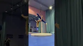 Cute lyra transition 🧿 #aerialist #aerialhoop #lyratricks #lyra #lyrahoop #aerialhooptricks