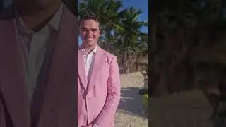 Unique idea for your wedding ceremony: ask for your phone to capture your POV at the altar