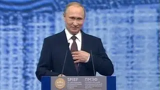Junker and Putin talk in St Petersburg