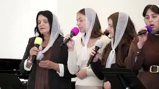 як прикрита пишнотою- sisters group