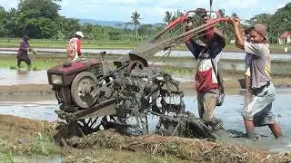 Traktor Sawah Meratakan Tanah Pindah Lahan Salah Perhitungan