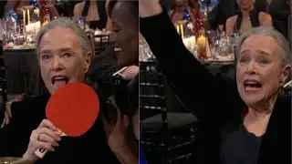 Кэти Бейтс выразила свое восхищение Тимоти Шаламе, облизав ракетку для пинг-понга на церемонии вр...