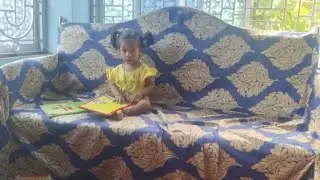 Priyasmita ajke khub porasuna korche.