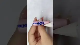 No.5 Blue rhinestone manicure is noble and dignified | Nail art