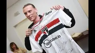 Jamie Campbell Bower in S&atilde;o Paulo, Brazil at the game 2022