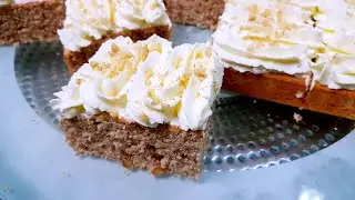 Walnotencake Met Slagroomtopping