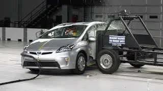 2012 Toyota Prius side IIHS crash test