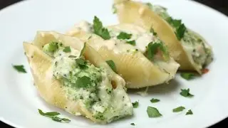 Chicken & Broccoli Alfredo&ndash;Stuffed Shells