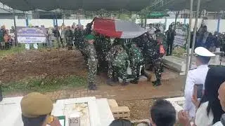Pemakaman Praka Satria Taopan Di Taman Makam Pahlawan Dharma Loka Kupang.