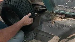 Craftsman Lawn Tractor Won't Move. Wheel Key Missing.