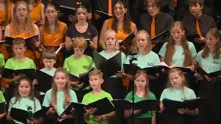 10 Les Choristes – IUVENTUS, GAUDE! a AMICI, GAUDETE!
