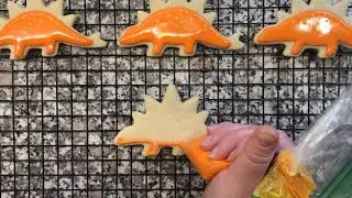 How to Decorate Dinosaur Cookies (with royal icing)