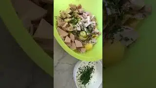 Steamed potato salad with tuna, cervelas, chives and cream sauce with nutmeg 🌰