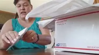 Box opening Ellis kit by Olga Auer. Artist Jacalyn Cassidy.