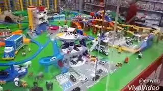 Toys R Us in Forum Shopping Mall, SG and OT