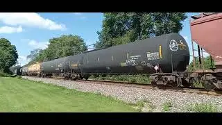 Freight #csx train 🚉  crossing the old B&O railroad Northbound Carlisle.Ohio