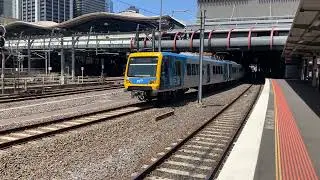 Metro X'Trapolis Departing Southern Cross Station to Laverton - Low Note Horn Show