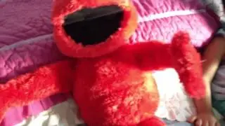 Elmo Hug (Elmo sings goodnight)