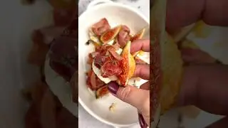 Perfect Fall appetizer - Cheese bites with figs and Prosciutto. Recipe ⬇️