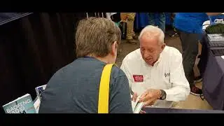 KD7VNZ meets with Gordon West, WB6NOA! Seapac 2025