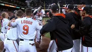 Machado belts a walk-off homer in the 12th