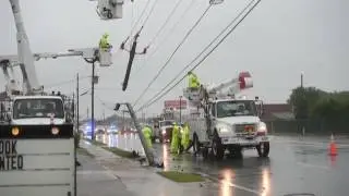 Gulf Power linemen repair broken power pole that closed Eglin Parkway near Joe & Eddie's Restaurant
