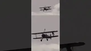 Выступление Flying Circus Airshows с прогулкой по крылу на авиафестивале в Калпепере в этом году ...