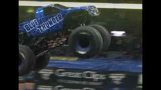 MONSTER TRUCK REVS SOUND COOL