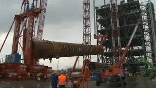 Explore The Unique Features Of Mini Cranes. Giant Crane & Heavy-duty Equipments In Action