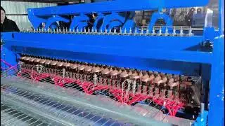 Wire Mesh Magic: The Fastest Fence Making Machine You&lsquo;ll Ever See.
