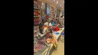 সবাই মিলে কেনাকাটা করতে চলে গেলাম 🫰